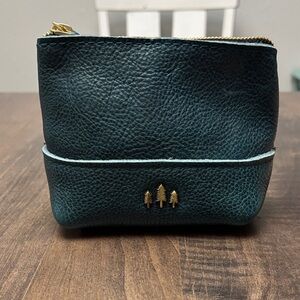 Portland Leather small Chelsa pouch in lagoon.